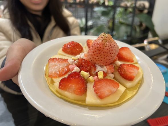 法式甜點師體驗
在草莓叢中尋找專屬於你的草莓,
讓麵糊在鍋中轉變成金黃色,彷彿是自己煮出的一點魔法
塗上奶油、點綴草莓,每一片可麗餅都是手中的藝術品
品嘗美好感受成就感的完美交匯