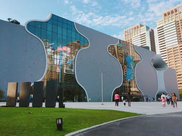 台中歌劇院見学(約20分)※月曜日は休館日で外観のみの見学となります。