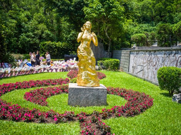 テレサテン墓地参拝