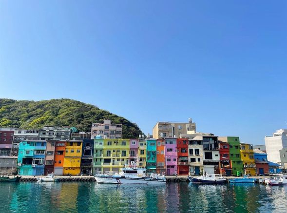 基隆到着 造船所跡 ・カラフルハウス見学
※港町のフォトジェニックなスポットをご案内。