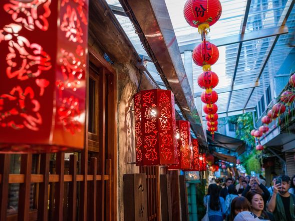 九份老街にて自由散策(約3時間)
※映画のモデル地としても有名な人気観光スポットを散策!古い町並みに趣きを感じます。