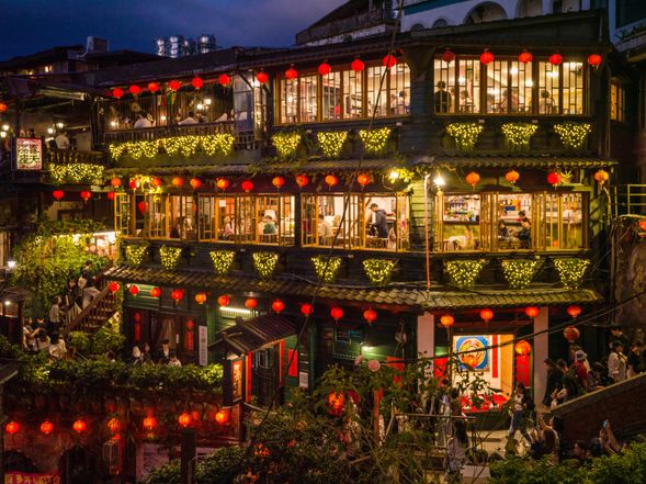 九份老街にて自由散策(約75分)
※映画のモデル地としても有名な人気観光スポットを散策!古い街並みに趣きを感じます。