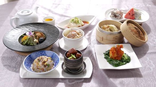 圓山ホテル館内レストラン「圓苑」にて昼食