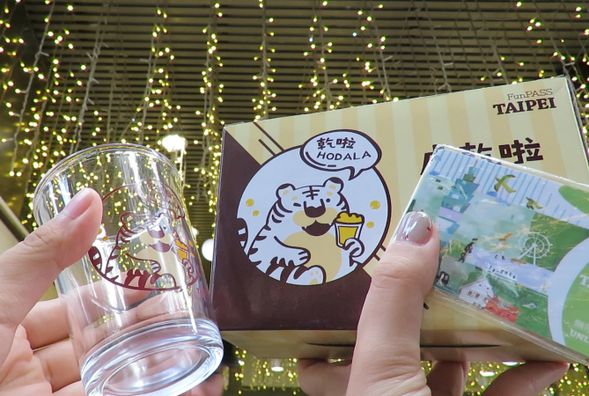 西門町散策
*グルメやファッションなど、台湾の最新トレンドが溢れるエリアを自由に散策します。ここで台北ファンパス限定特典の龍虎夜市カップをゲットできます。引き換えは、散策の間にご自身で行ってください。