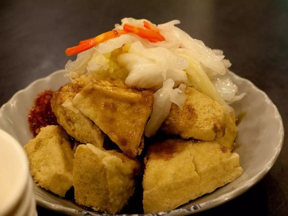 ビールとの相性がぴったりの臭豆腐