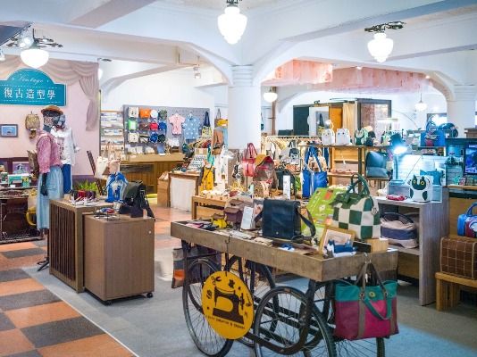 【Aプラン】 有名観光地めぐり(4時間)
集合場所→ 赤嵌樓又は老舗レストラン(度小月担仔麺)→林百貨→神農街→安平老街→解散場所