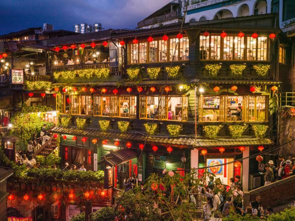 九份老街にて自由散策(約2時間)
※映画のモデル地としても有名な人気観光スポットを散策!古い町並みに趣きを感じます。