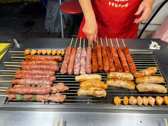 夜市到着後、現地解散
※地元民が集まる人気の夜市でB級グルメを堪能!