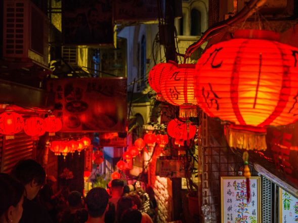 九份老街にて自由散策(約1時間30分)
※映画のモデル地としても有名な人気観光スポットを散策!古い町並みに趣きを感じます。