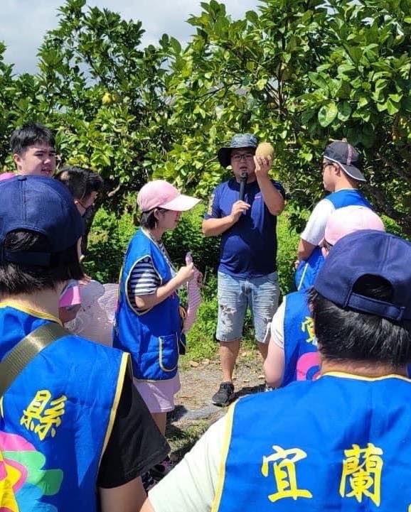 漫步茶園聽故事