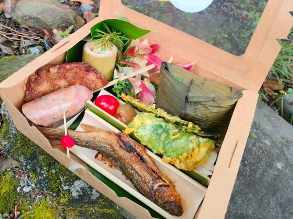 風味餐(此為示意圖,屆時會以當季食材製作)
風味餐不僅反映了不同地區的飲食文化和烹飪技巧,還代表了當地人民對於食物的熱愛和對傳統的尊重。通過品嚐這些風味餐,人們可以更好地了解不同文化的獨特之處,同時享受到美味的飲食體驗。
融合了山地食材、狩獵文化和傳統烹飪方式的美食,通常味道濃郁、營養豐富,反映了泰雅族人對於自然和食物的尊重與珍惜。