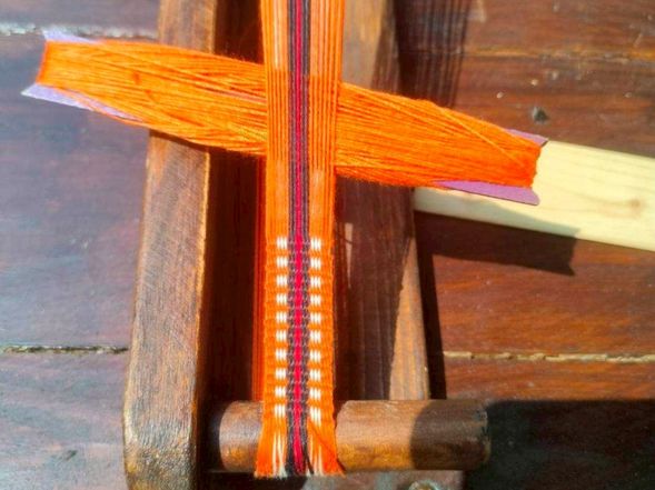 泰雅編織
泰雅族的傳統編織工藝不僅具有實用價值,還承載著豐富的文化意義。編織品不僅是日常生活中的必需品,還是民族傳統、信仰和生活方式的體現,反映了泰雅族人民對自然、社會和生活的理解和追求。