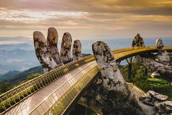 會安→雲霧巴拿山BA NA HILLS(法國山城、巨人之手 & 黃金橋 、靈應寺、夢樂園一票到底、雲端纜車來回)→探尋峴港美麗夜色~韓江畔、愛情橋、龍橋