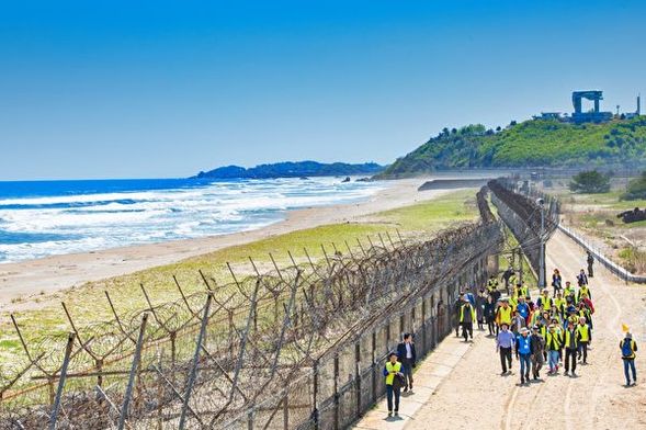 神祕南北韓38度線【臨津閣+自由之橋+第三地道(含單軌列車)+都羅展望台】→【DMZ和平纜車(含一般車廂來回)】→【北韓體驗館+與脫北者Q&A】