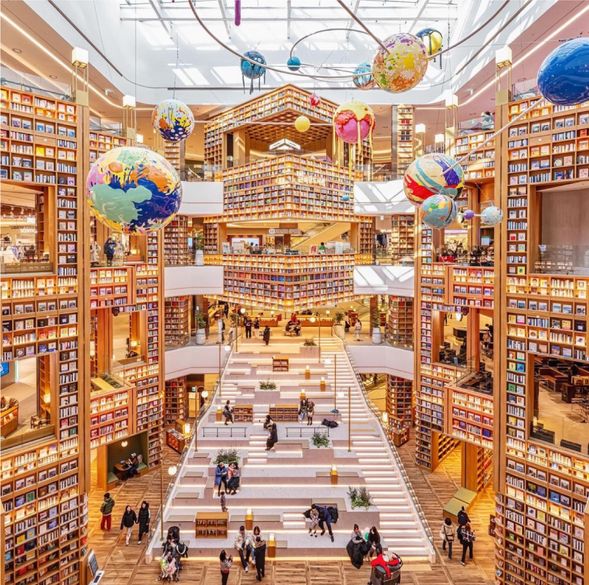 【COEX水族館】→【COEX星空圖書館】→韓國最高摩天大樓.電影與神同行拍攝地【樂天世界塔(含上塔券)】 →【樂天超市採購趣】