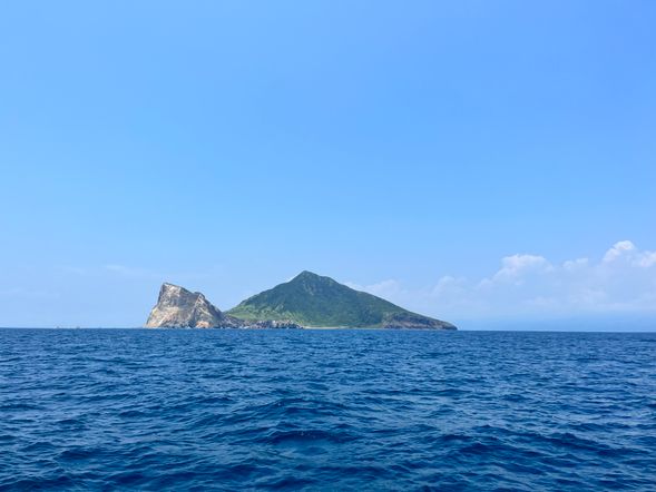 龜山島繞島、探訪龜山八景&神秘牛奶海。