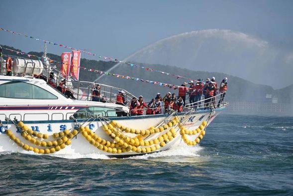 扺達頭城烏石港參與祈福儀式。