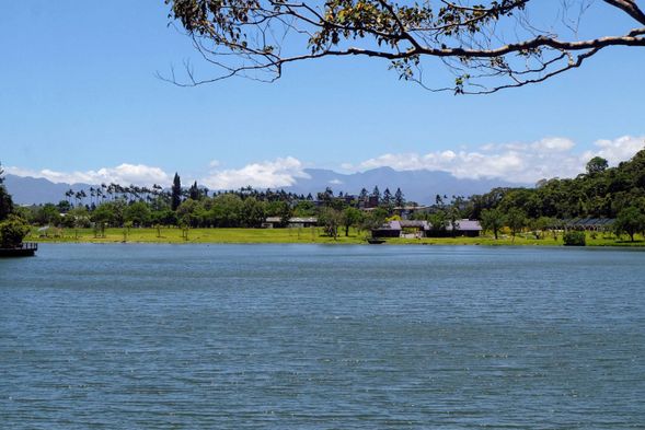 湖光山色相映成趣,是宜蘭著名的環湖秘境,適合漫步放鬆、感受自然靜謐之美。