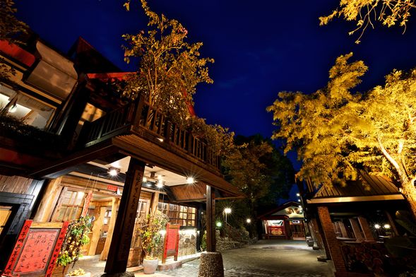 依山而建的世外桃源,結合自然生態與農村體驗,夜晚更可欣賞浪漫螢光點點。