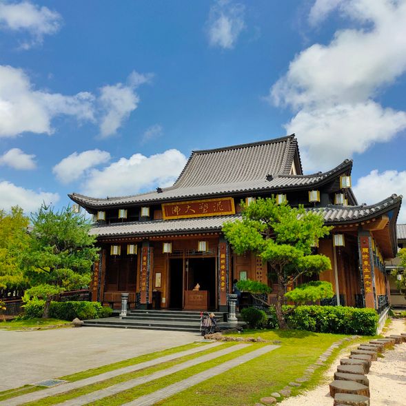 北后寺
日式禪風清幽寺廟,泥塑大佛轉經輪祈福園區