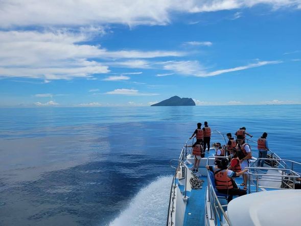 龜山島繞島、探訪龜山八景&神秘牛奶海。