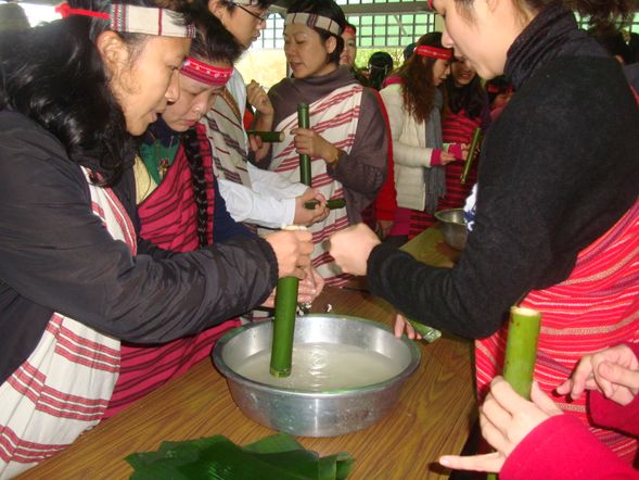 動手做獵人便當,品味部落傳統美食。