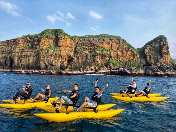 與親朋好友一起海上同樂水上自行車