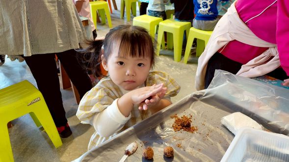 搓呀搓!做一個回家送給媽媽~