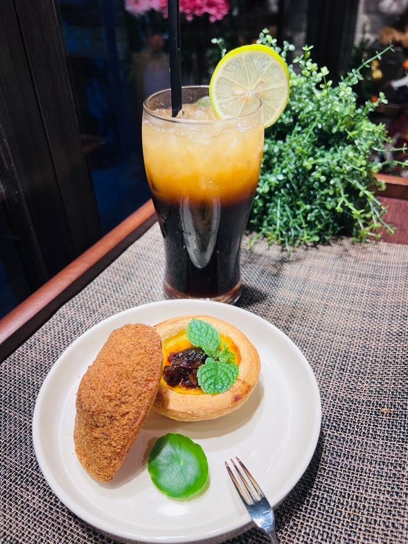 ↓西西里蜜醬咖啡+龍眼蜜醬葡式蛋塔+虱目魚鬆馬德蓮