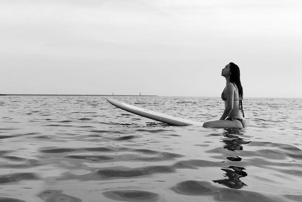 夏日漁光島的海上常比沙灘上更熱鬧,立槳衝浪帆船、夕陽沙灘、踏浪戲水玩沙…