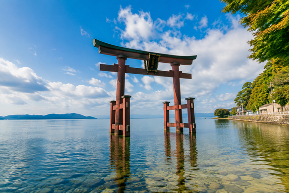 Travel along the shores of Lake Biwa, with views of the lake, mountains, forests, and autumn countryside unfolding outside your window. A private charter is not only about reaching each destination—it makes the journey itself part of the travel experience.
