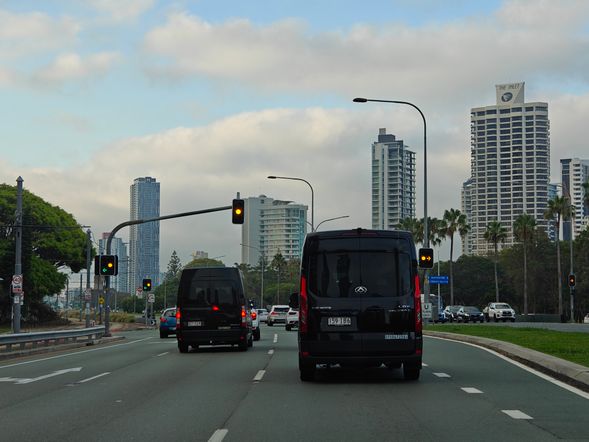 17:40-18:30从黄金海岸各个集合点上车。