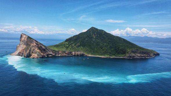 2015年知名旅遊網站『WHEN ON EARTH 』選出全球12大外型COOL(酷)島嶼,包括外型酷似浮龜的臺灣龜山島
