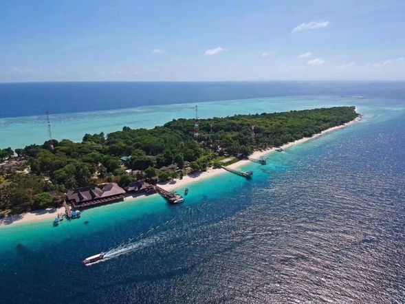 Take a boat to Mataking Island and enjoy the scenic views of the islands and sea along the way.