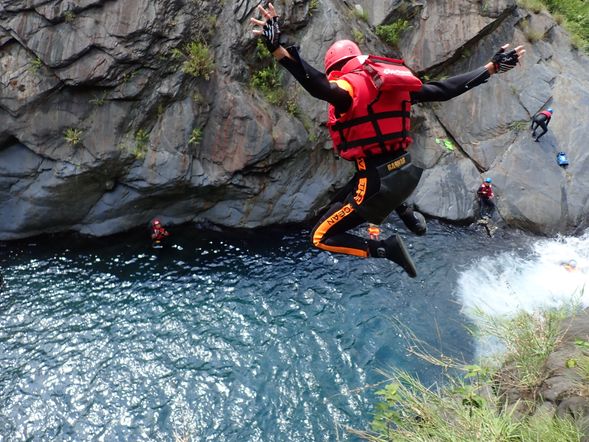 上溯至終點迴旋谷大深潭