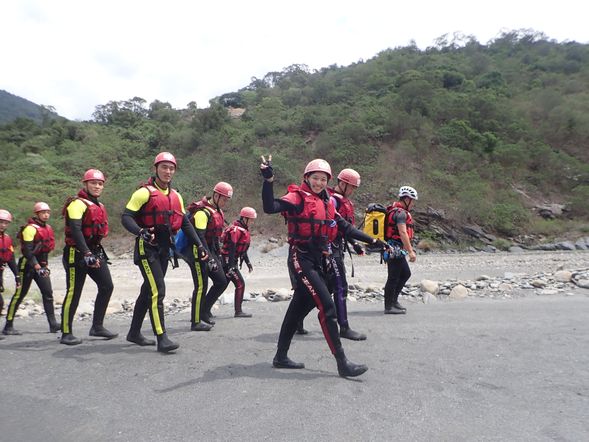 進入至情谷之前的第一關先溯過壯麗的濁口溪