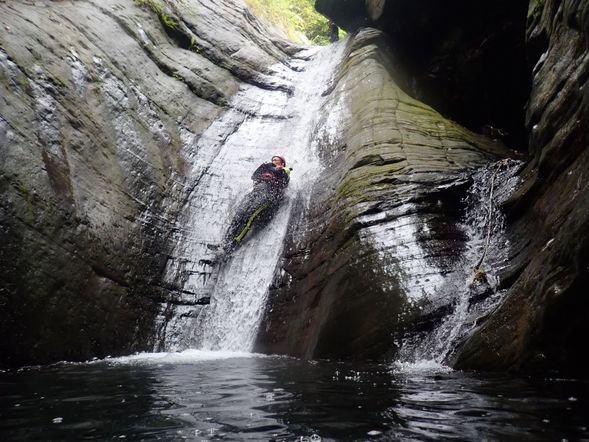 抵達折返點(一線天滑水道)