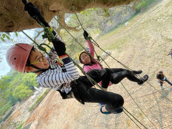 攀樹體驗進行。