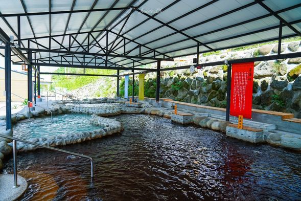 茶湯池
松柏嶺-茶的故鄉
藥浴池
艾草在民間信仰中代表 「 招百福 」
奥飛騨温泉池
奥飛騨温泉の天然湯の花
水療池
水療(hydrotherapy),為物理治療的一種