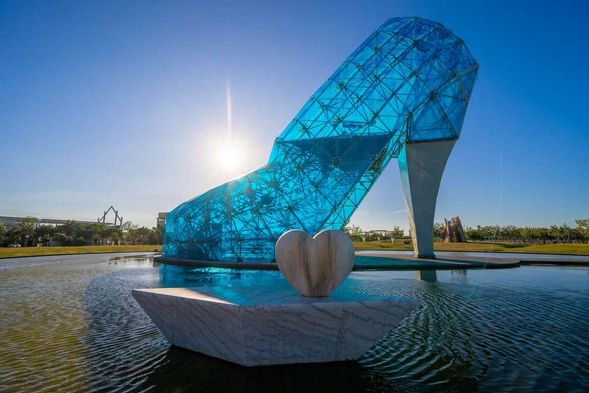 搭乘台灣好行西濱快線10:20班次至高跟鞋教堂