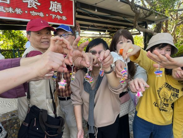 於鹽鄉民宿進行鹽滷豆花、彩鹽罐DIY