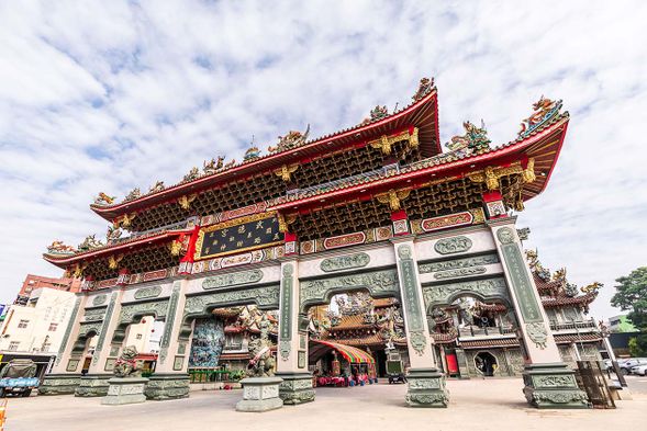 雲林北港武德宮,是財神信仰的發源地,也是臺灣首座財神廟,本省正統財神廟宇俱由此分靈而出,文革之後更成為兩岸三地天官武財神信仰的總根據地。