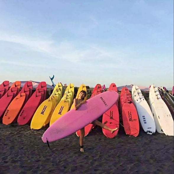 集合後於沙灘挑選適合自己的裝備