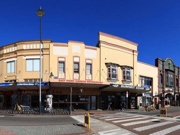 途径卡通巴,這裡是蓝山地匾的核心小镇,由於来往多為游客,所以镇上體现出的氟氛主要為休閒。輕鬆和自由。