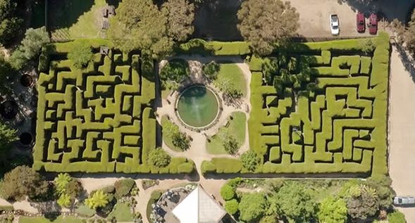 雅思迷宫及薰衣草花园(成人$20/儿童$12.5) 是澳大利亚最古老和
最著名的树篱迷宫。园内有玫瑰薰衣草迷宫。(约 40 分钟)