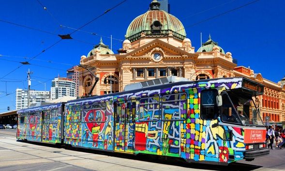 抵达墨尔本市区,结束愉快的一天。