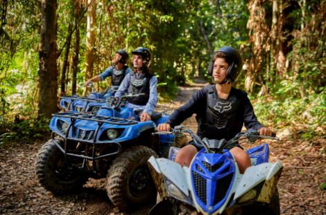 15:30-17:00
可自費Quad Bike (四驅車/全地形車) 在廣闊的牧場內競速
餵食牧場小動物 來場近距離接觸