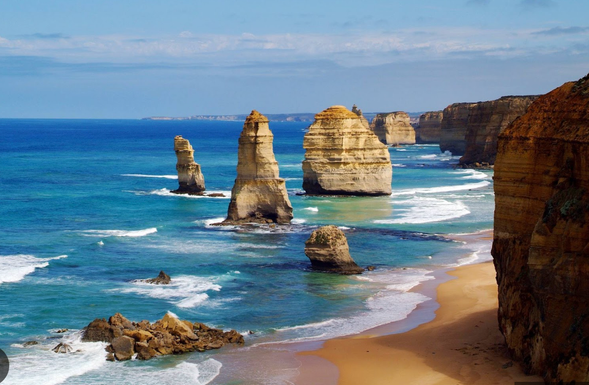 欣賞雄偉的十二使徒岩,大自然在大洋路雕刻而成的傑作
