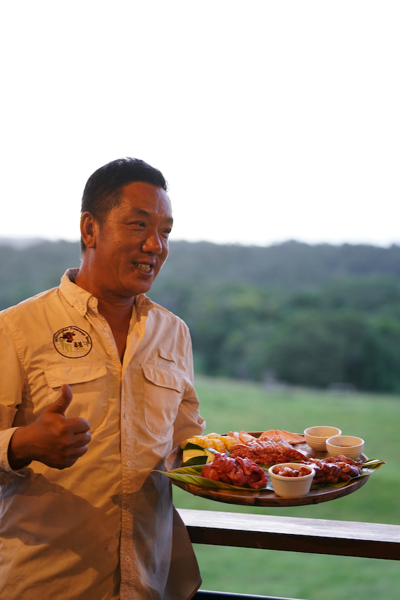 17:30自助日落和牛燒烤晚餐wAGyuBBQ
此為Self Cook 自行燒烤
日落晚餐包含M5和牛,豬五花,時令蔬菜及沾料