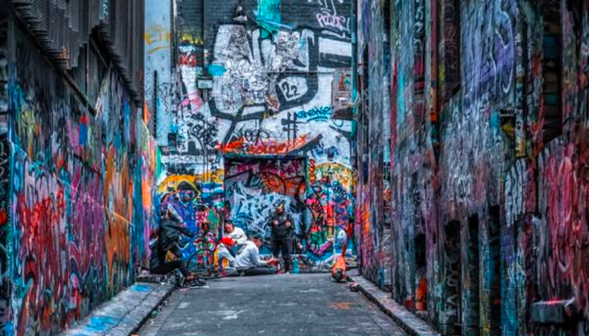 Day 2(四)|墨爾本市區深度探索
搭乘懷舊電車穿越墨爾本市中心,造訪哥德式風格的聖派翠克大教堂、文藝匯聚的聯邦廣場與墨爾本大學。下午漫步聖基爾達海灘,經典打卡Luna Park 月亮公園,享受悠閒午後。
🌟 特別贈送:澳式風味咖啡 Flat White 一杯
🍴 午餐升級體驗:前往墨爾本老字號牛排館,享用高品質牛排盛宴!
餐食:早:酒店|午:牛排餐|晚:自理
住宿:PARKROYAL Monash Melbourne 或同級 4 星酒店